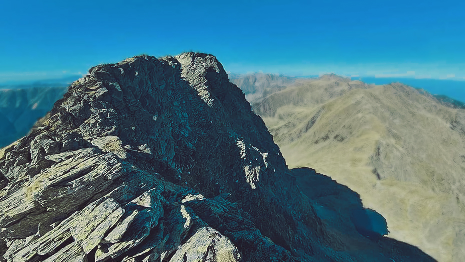 Tura de noapte in Muntii Fagaras - Rasarit pe Varful Lespezi