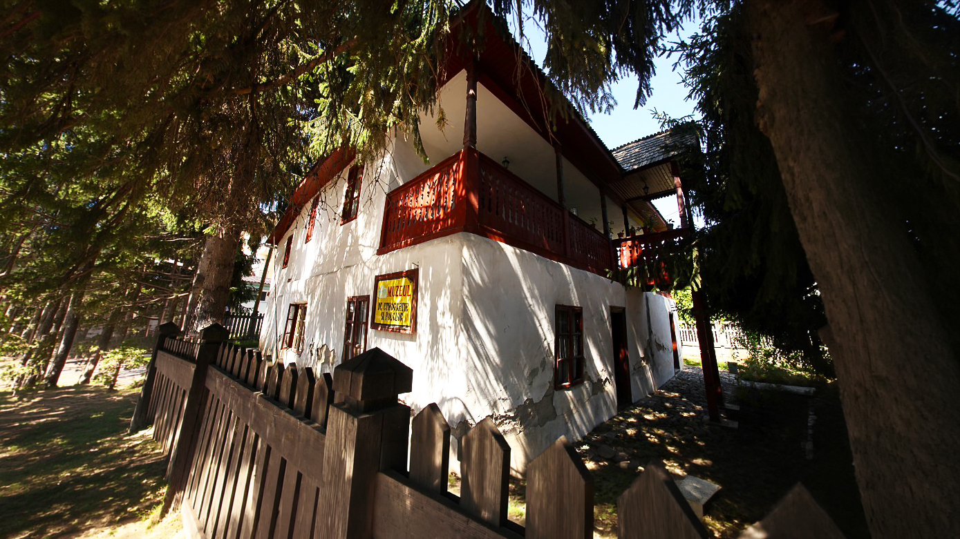 Muzeul de Etnografie si Folclor - Pucioasa