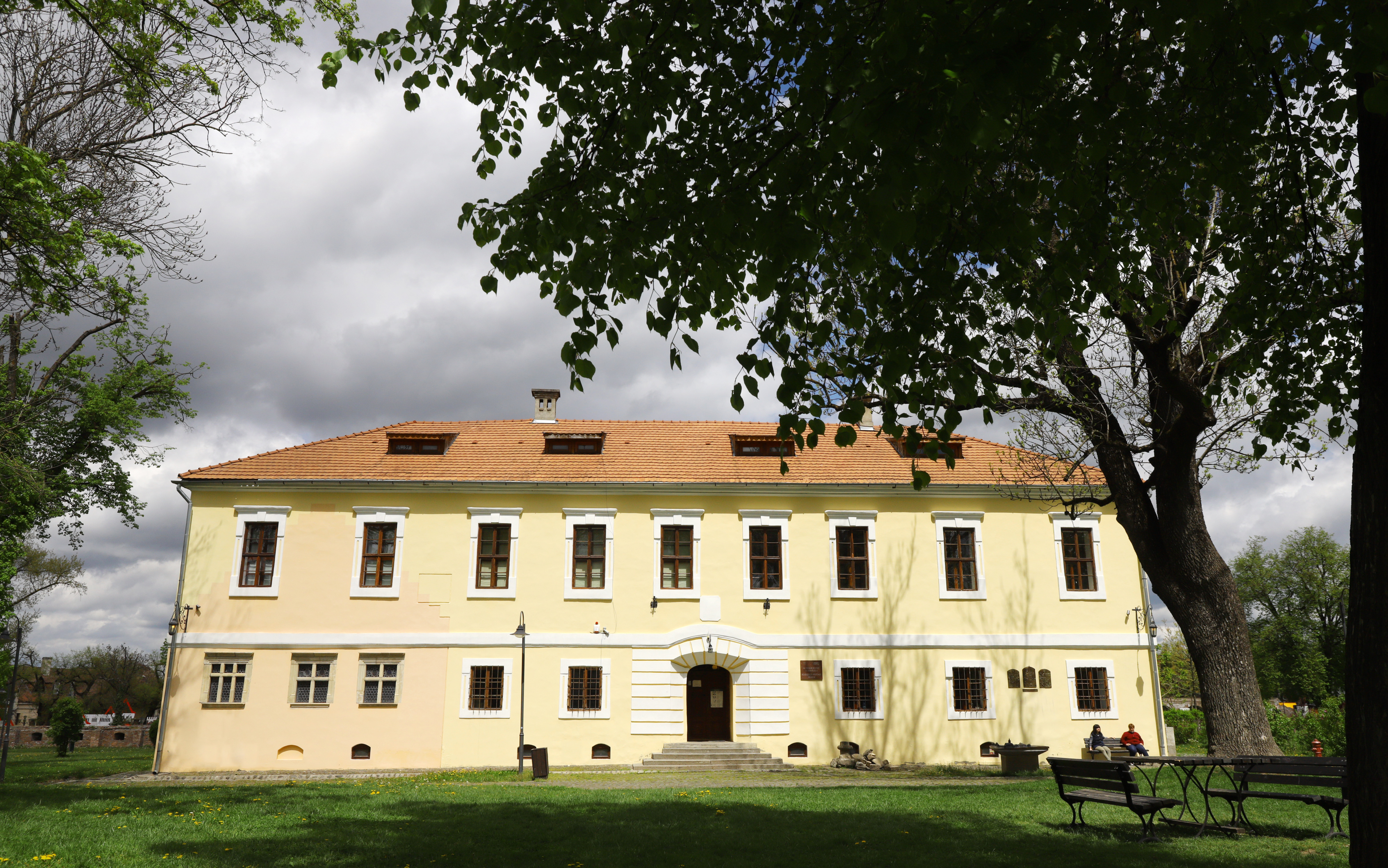 Sectia de Arheologie si Sectia de Istorie
