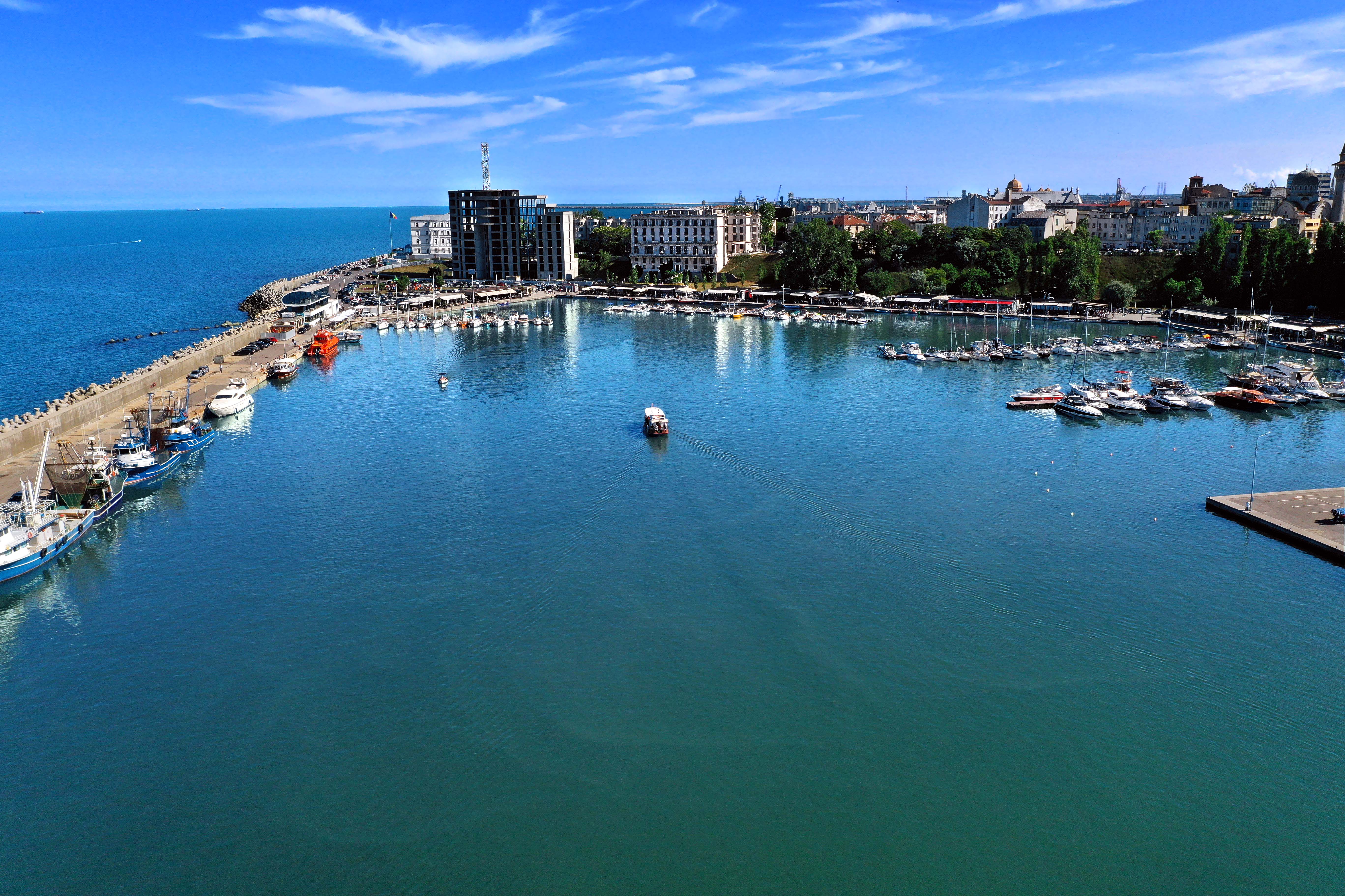 Plimbări pe mare cu "Condor" și "Tomis" în Portul Tomis Constanța