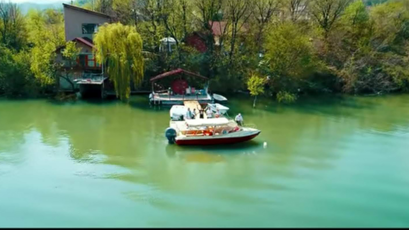 Plimbare cu barca pe Dunăre cu oprire pentru înot