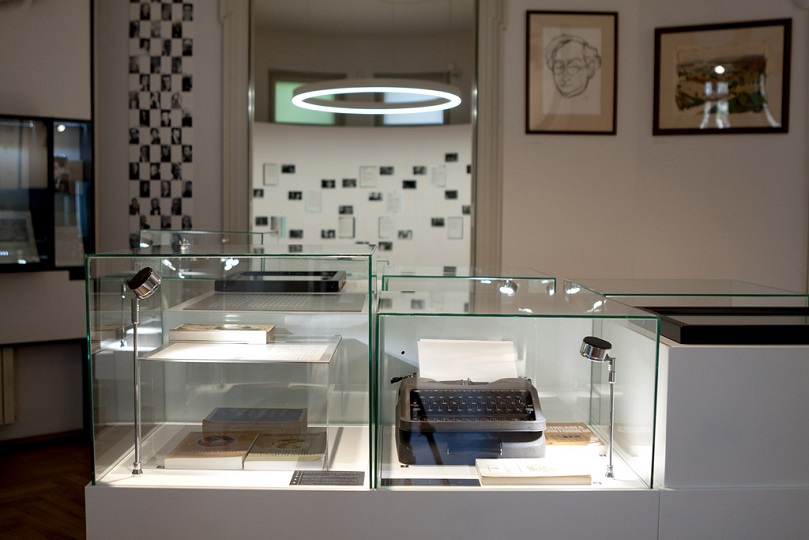 Expoziția de bază MNLR Crețulescu