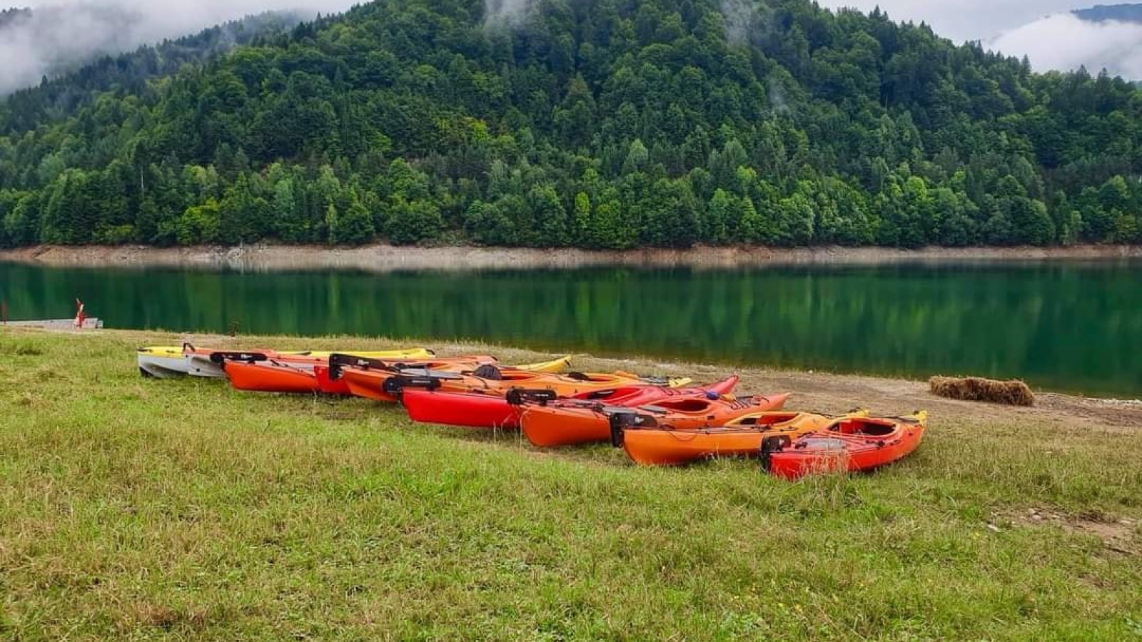 Weekend cu caiacul pe Lacul Vidraru 24-26 iunie 2022