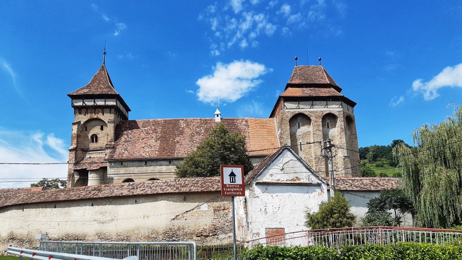 Drumeție către un sit UNESCO: de la Ighișul Nou la Valea Viilor