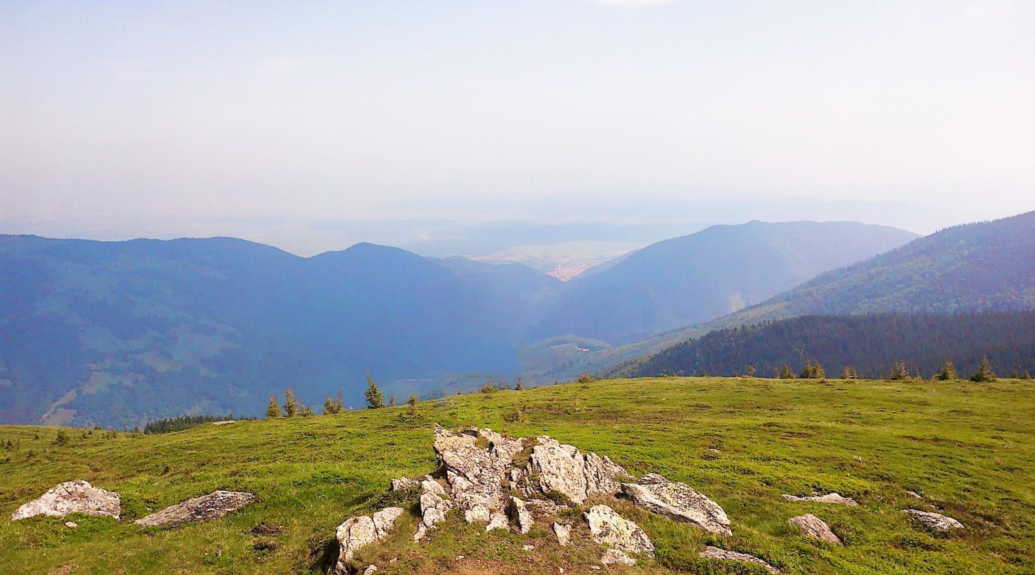 Drumetie in Muntii Lotrului la fostele cabane Prejba si Varful Prejba