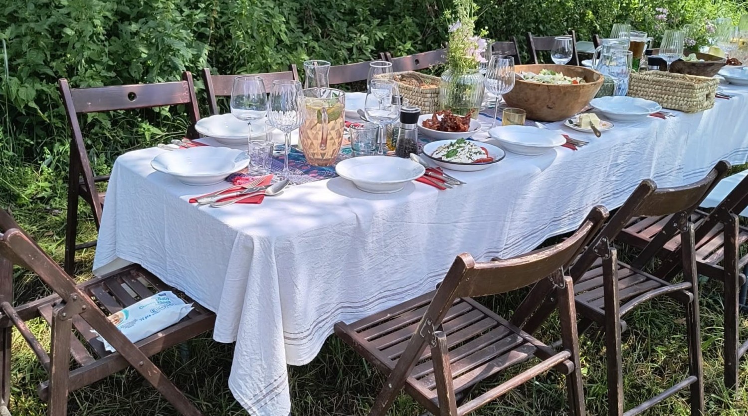 Drumeție cu picnic și multă pădure