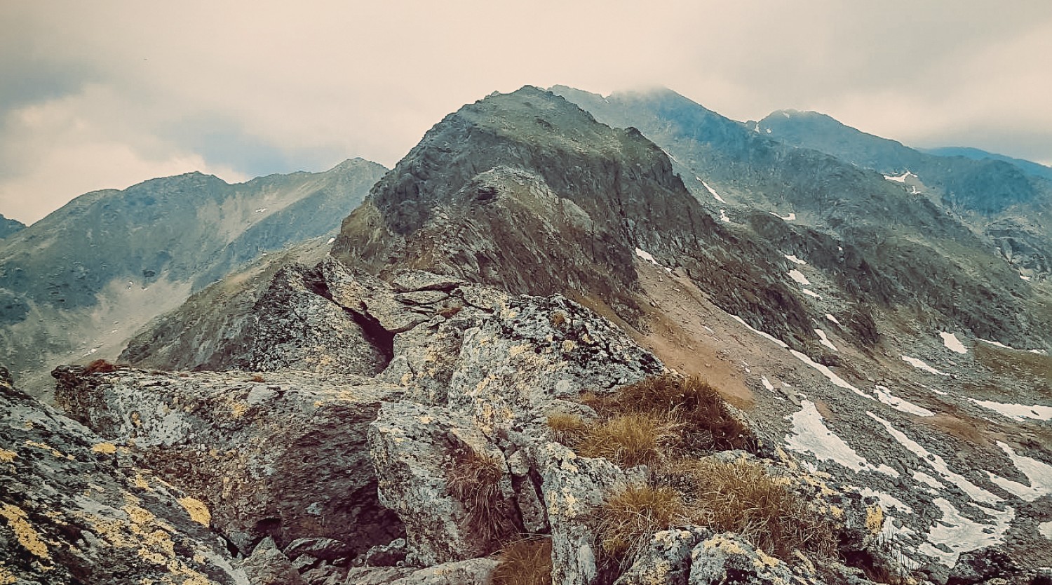 Drumetie in Muntii Fagaras - Mazgavurile si Varful Serbota