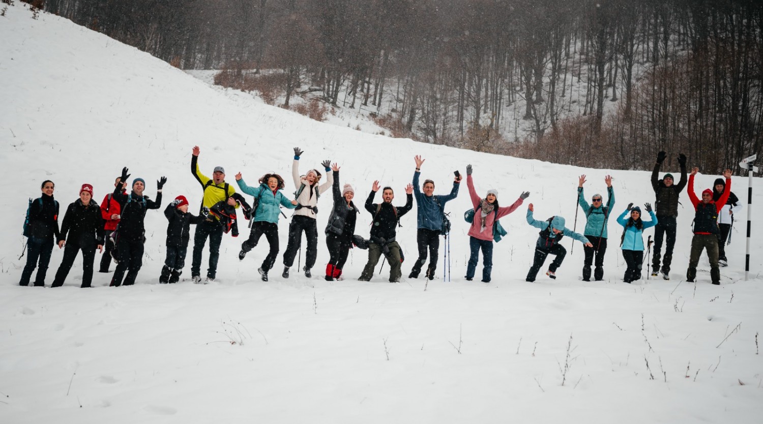 Zbor pe zăpadă! Drumeții cu săniuș în Munții Cindrel