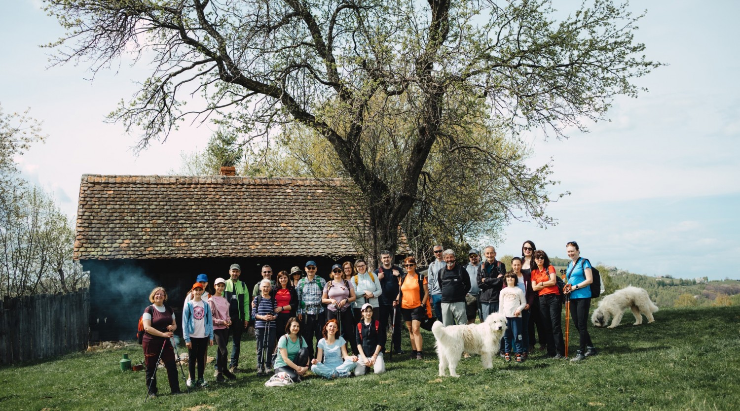 Drumetie pe cararile pastorilor din Tilisca cu degustare de bulz