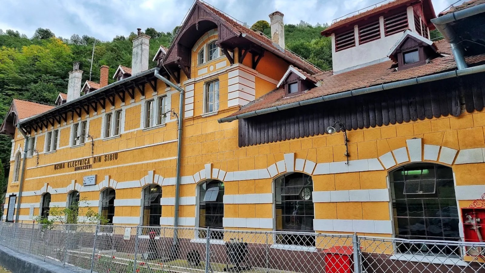 Drumetie in Muntii Lotrului. ''Anul Luminii'' in Comuna Sadu