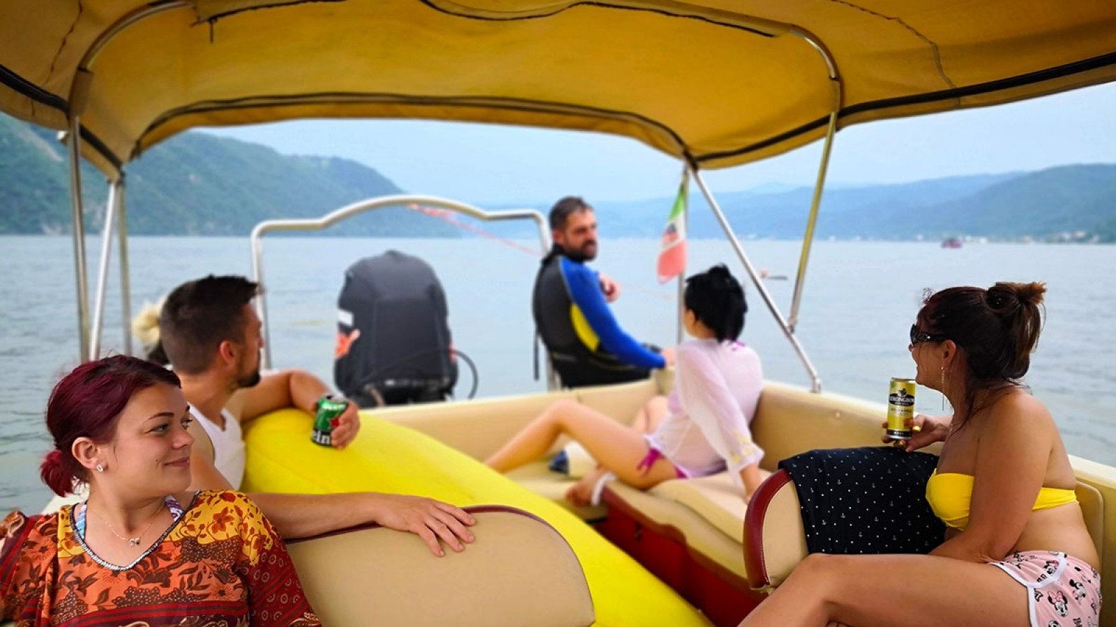 Plimbare cu barca de-a lungul Clisurii Dunării