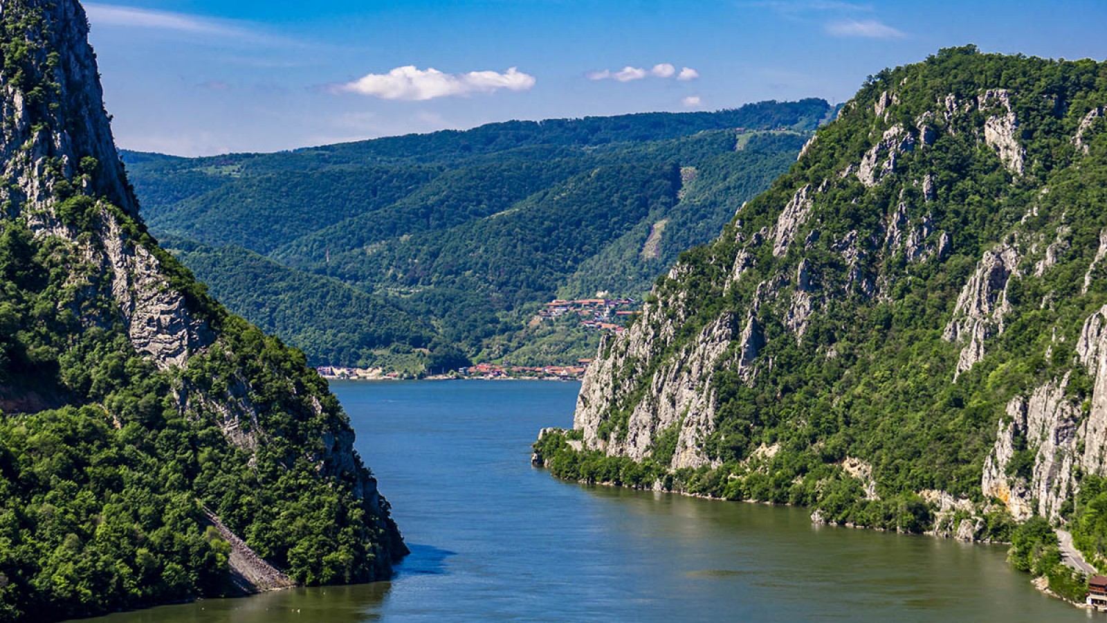 Plimbare cu banana pe Dunăre